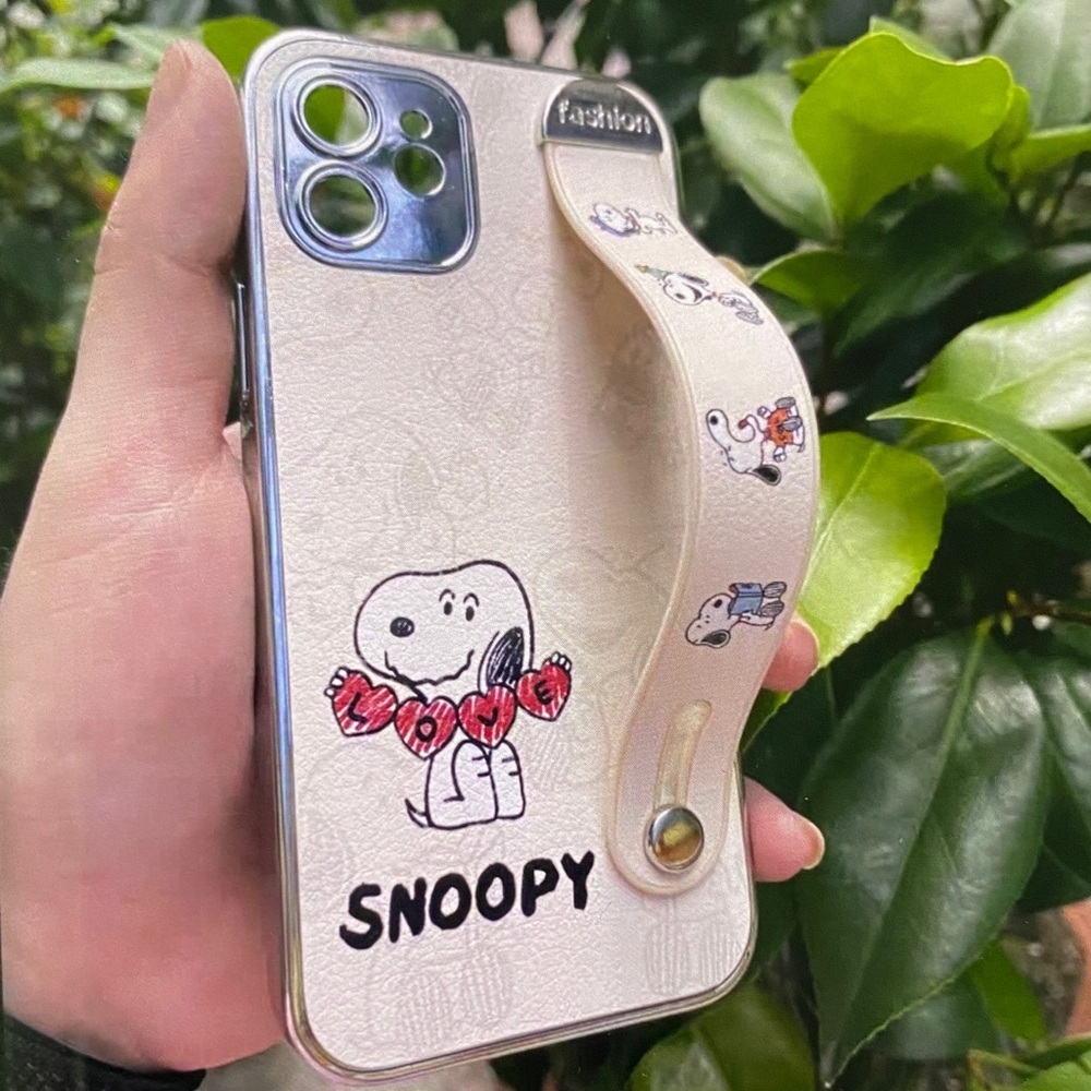Snoopy Cream Phone Case with Strap